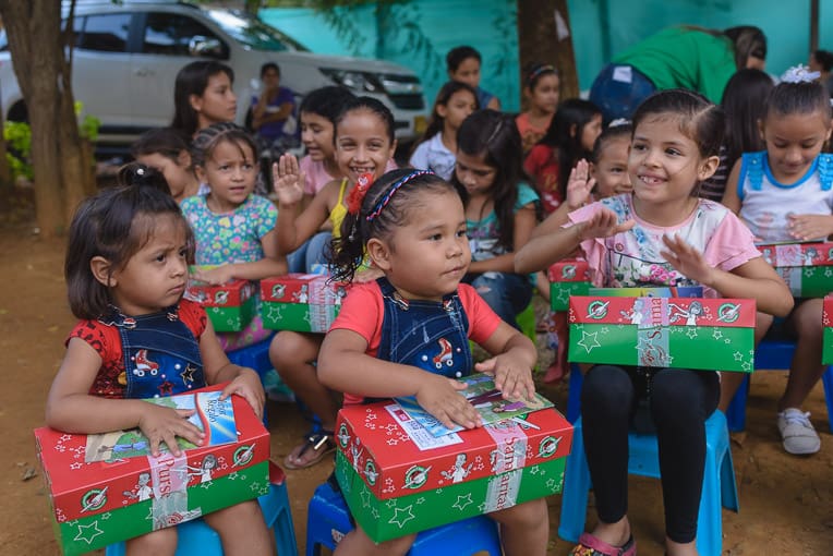 Children get ready to open their shoeboxes.
