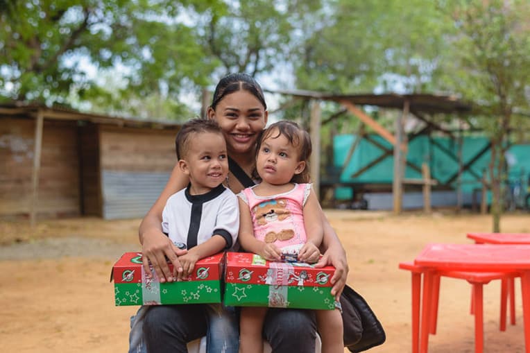 Kerigmar’s two children were glad to get gift-filled shoeboxes this October. They are among thousands of Venezuelan children in Colombia due to the economic crisis in their homeland.