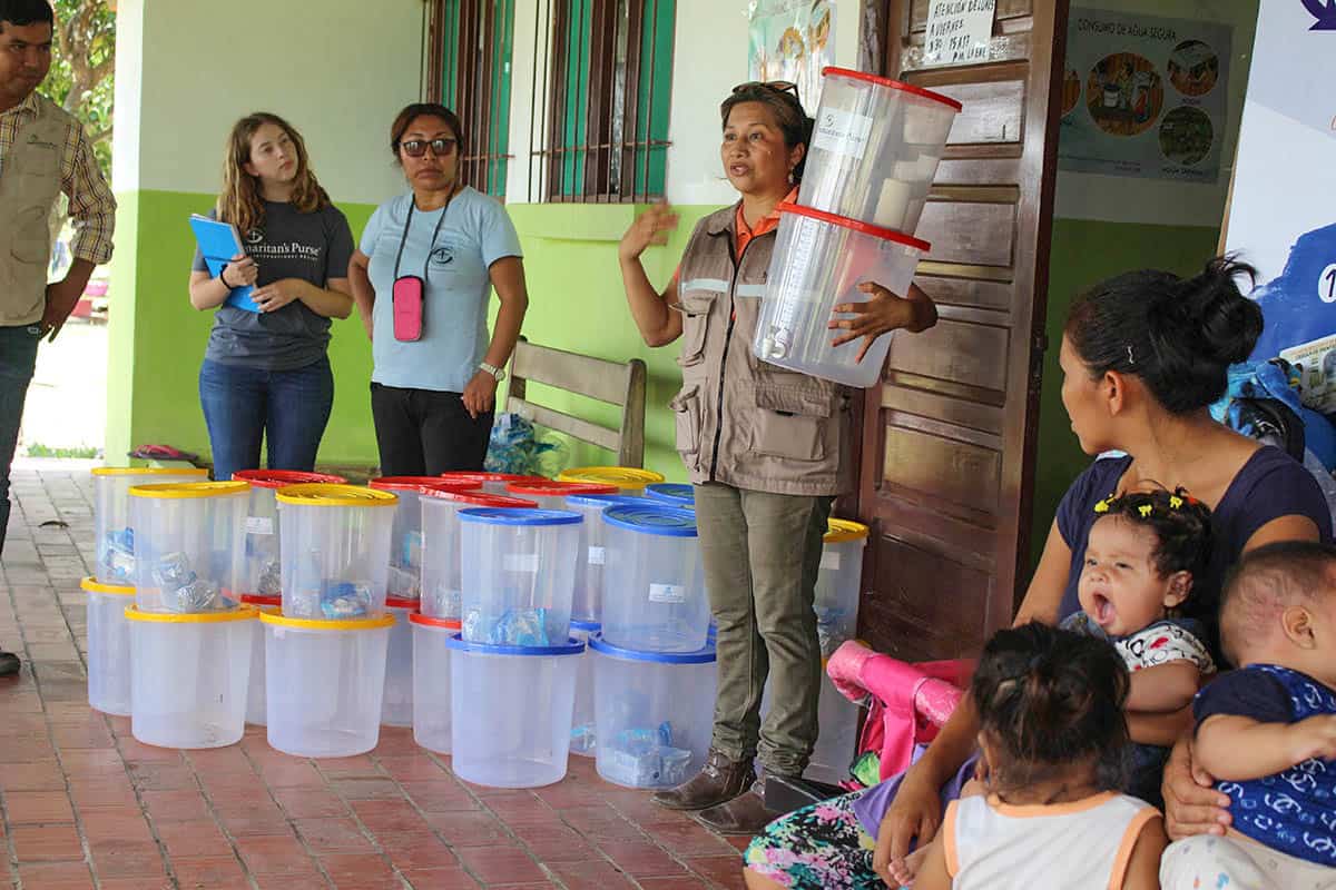 Samaritan’s Purse WASH program manager Elianay Loras Castro trains a group of women on how to use the water filters that we are providing.