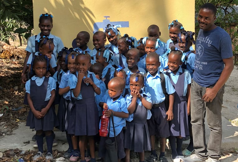 Gabriel (back left) and her classmates are grateful for the water, sanitation, and hygiene facility that Samaritan’s Purse built for their school.