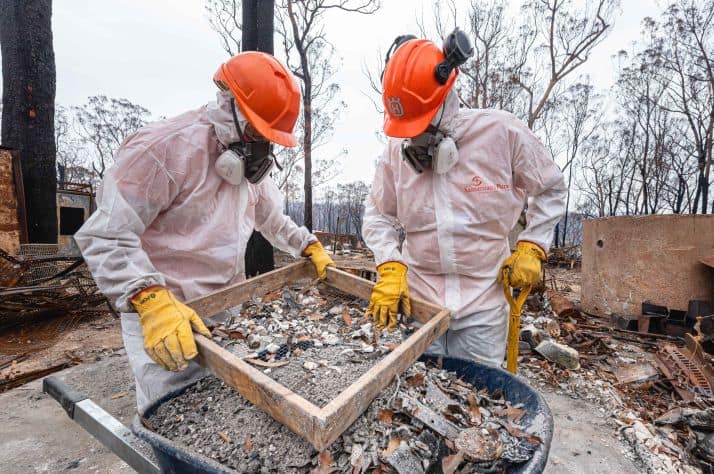 Samaritan’s Purse volunteers are painstakingly sifting through ash helping homeowners recover precious possessions lost during the deadly Australian bushfires.