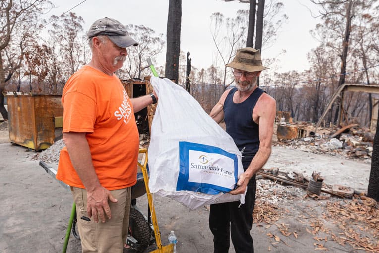 Ean Newell receives a fire kit from a Samaritan’s Purse volunteer.