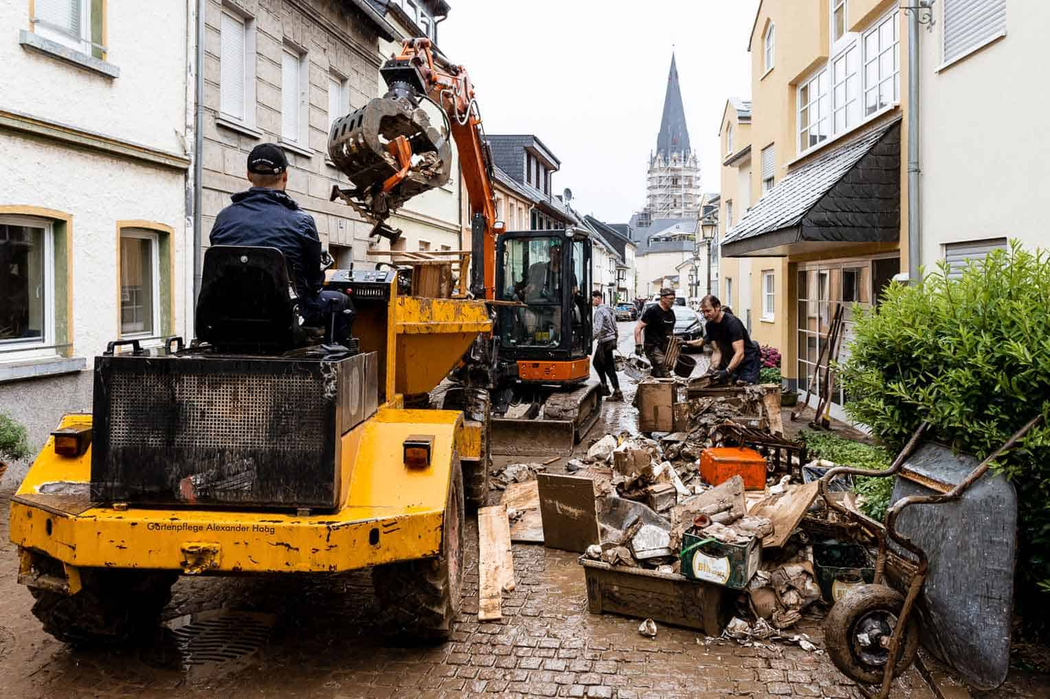 Samaritan’s Purse volunteers are working to clean out homes following the devastating floods.