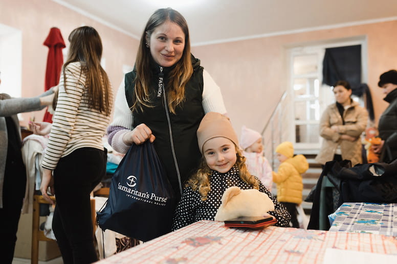 Ukrainian mother and child with Samaritan's Purse aid