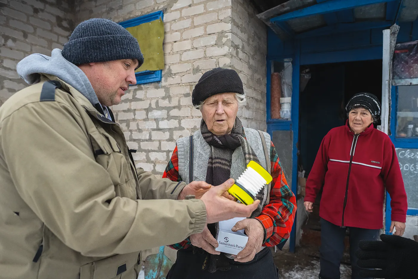 Samaritan’s Purse is delivering solar lights to families in need.