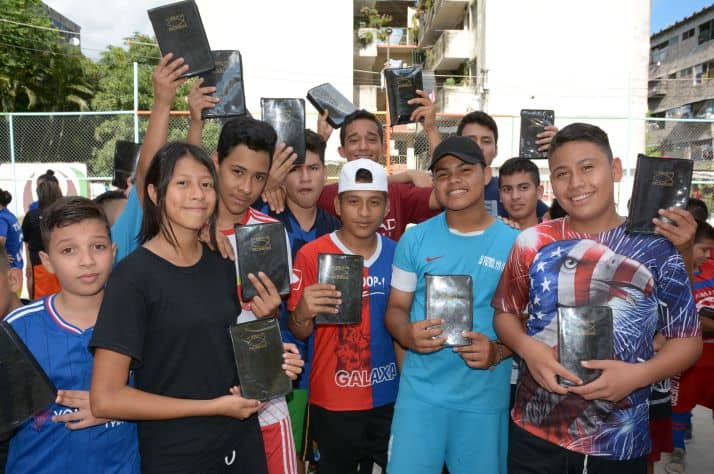 Thanks to the financial support of Canadians like you, Samaritan’s Purse was able to give New Testaments to these soccer players in an El Salvador ghetto.