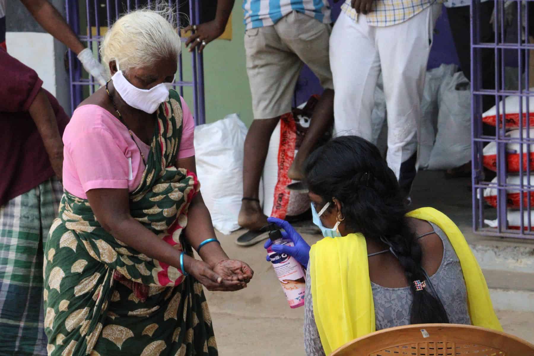 Through our Indian partners, Samaritan’s Purse and donors like you are reaching families with food, hygiene, and health supplies to help them through the lasting impacts of COVID-19.