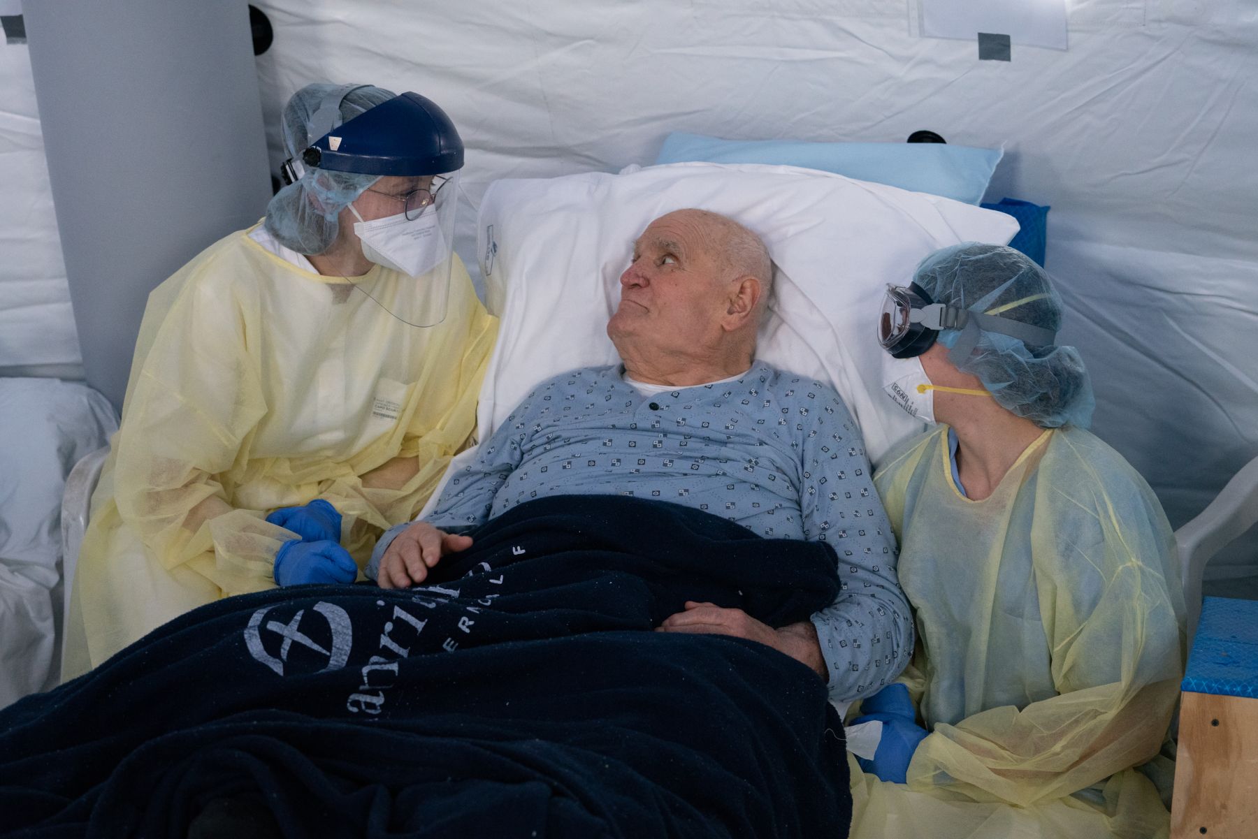 Nurses Savannah, left, and Alyssa, right, bonded with 91 year old Claudio, who recovered and was discharged.