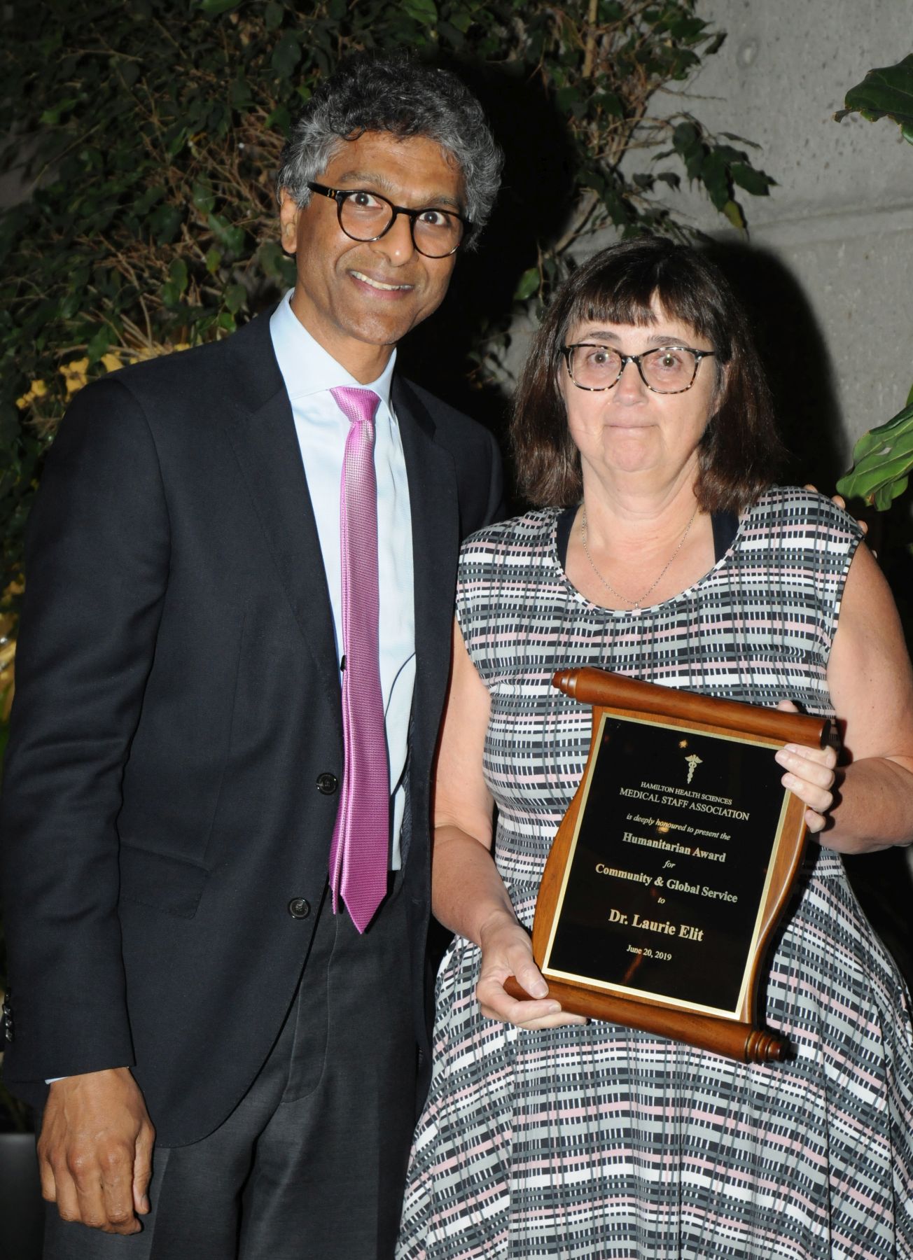 Laurie Elit with Dr. Deepak Dath, who presented her with her award for community or global service.