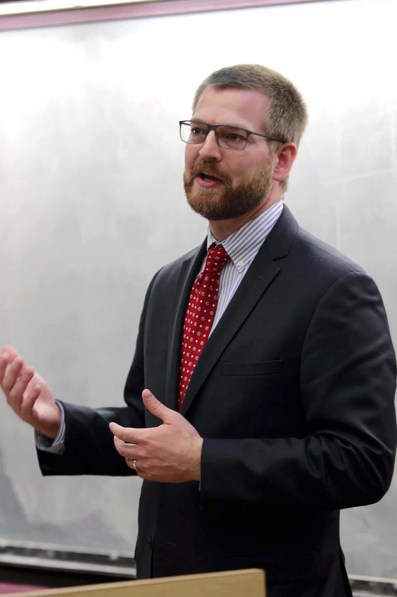 BORIS MINKEVICH / WINNIPEG FREE PRESS Dr. Kent Brantly addresses members of the University of Manitoba’s Bannatyne campus community Friday. His mission is to tell the story of West African countries hit hard by the virus almost four years ago.