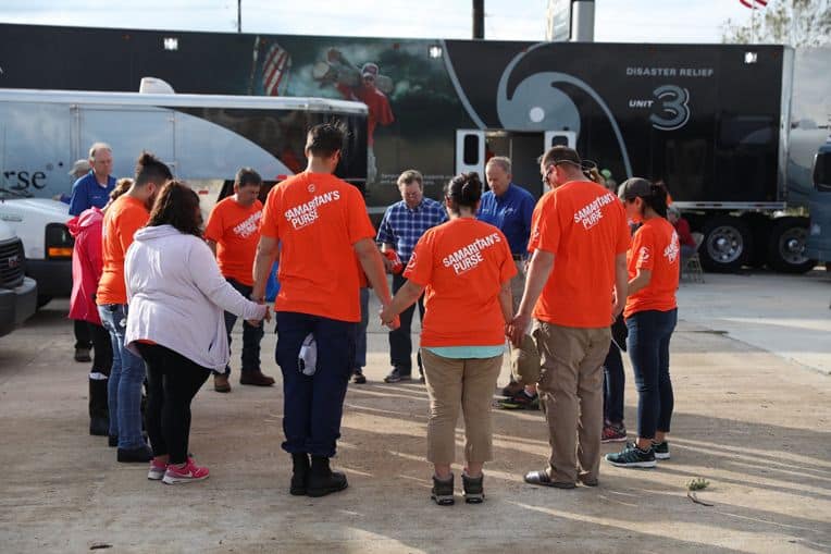 Samaritan’s Purse volunteer teams start the day in prayer in Victoria, Texas