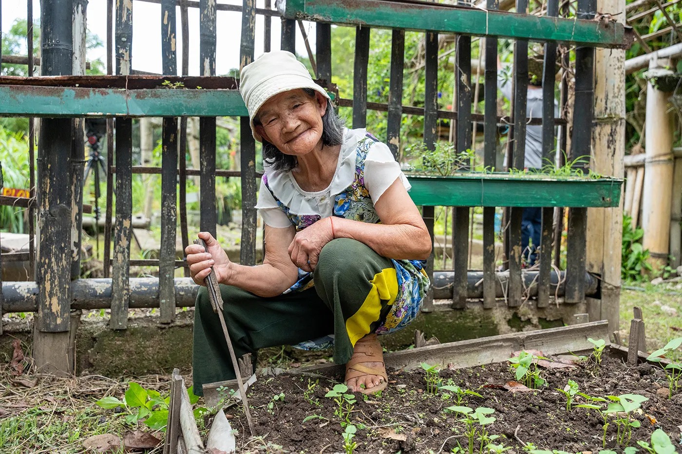 Community members receiving practical agriculture and food-security support through Samaritan’s Purse food projects.