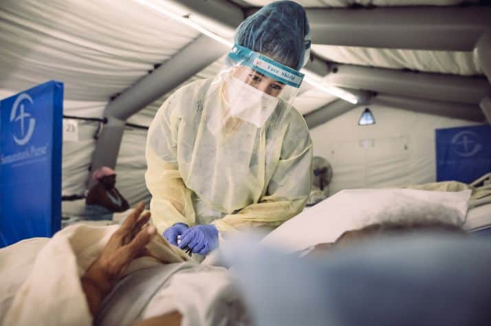 Canadian nurse Kianna provides medical care in Jesus' Name to patients sick with COVID-19 in the Bahamas.