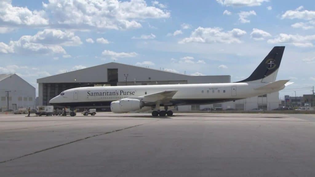 Samaritan’s Purse, which owns a Douglas DC-8 aircraft, first airlifted 18 tonnes of emergency relief supplies to Warsaw, Poland, before picking up 28 Ukrainians and bringing them to Toronto. (CBC)